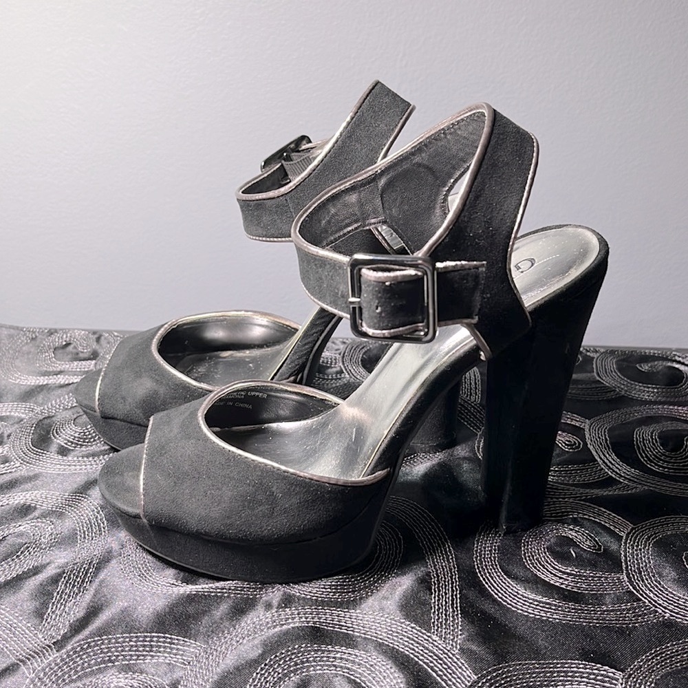 GUESS Ramona Platform Pump
